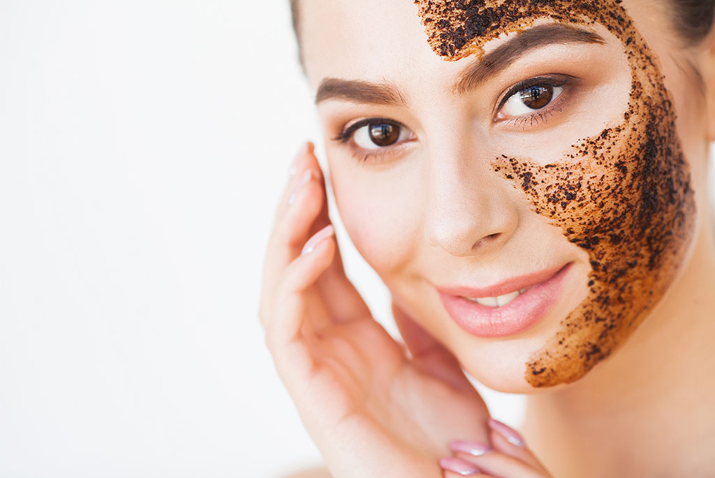 Prepara estos exfoliantes faciales caseros y disfruta de sus beneficios