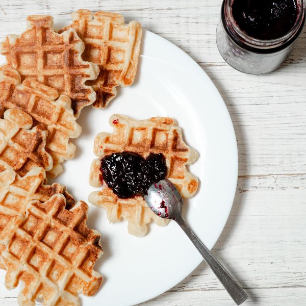 Waffles con salsa de zarzamoras