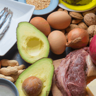 Dieta alta en grasas: Riesgos para la salud y el dolor