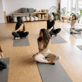 Yoga para una vida plena: Posturas esenciales y beneficios
