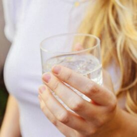 Beber dos litros de agua al día: ¿mito, verdad o exageración?