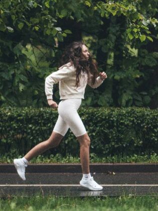 Salud en marcha: cómo elegir entre caminar y correr