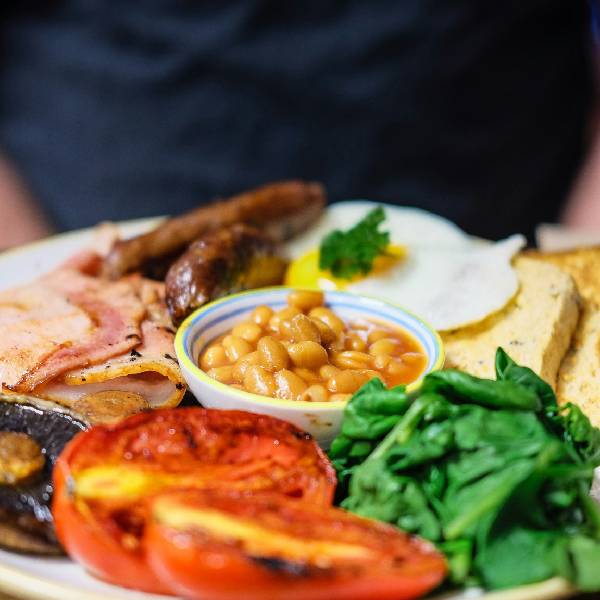 Alimentos que inflaman el estómago: ¿cuáles evitar y por qué?