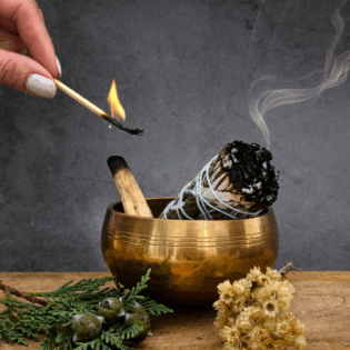 Sahumerio de protección: crea el tuyo sin usar Palo Santo