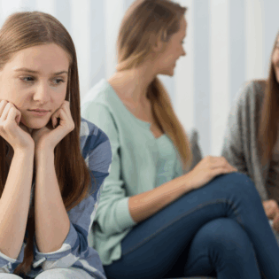 Ansiedad social: qué es, síntomas y tratamiento