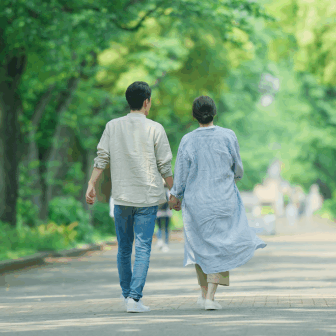 Paseo japonés: la caminata consciente que reduce el estrés y fortalece tu cuerpo